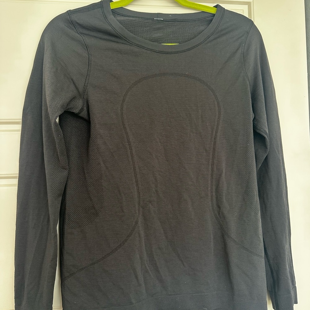 Black lululemon long sleeve loose fit swiftly top